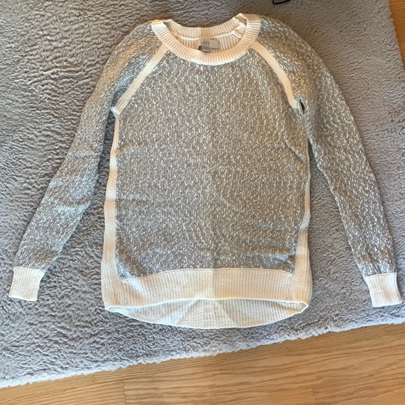 LOFT grey and white sweater XS NEW CONDITION - Picture 1 of 4